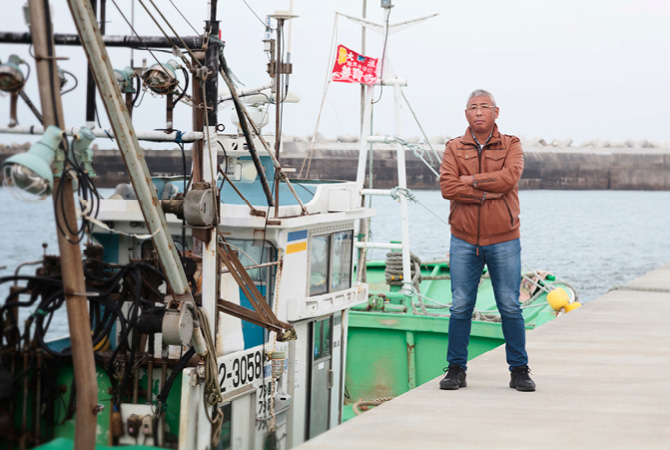『NEWS大地を守る』2015年3月号の取材時には漁を再開していなかった新妻竹彦さん。約4年ぶりに海に戻った。