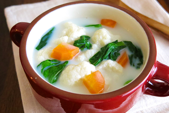 カリフラワーの豆乳スープ