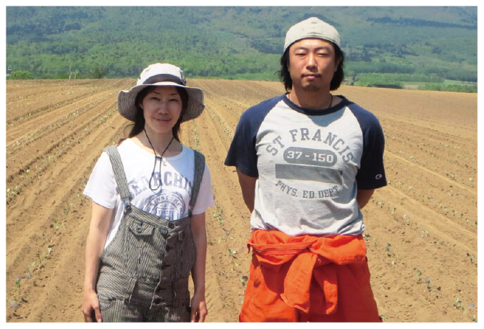 北海道のブロッコリー生産者、ベジタブルワークス佐々木伸さん（右）とおつれあいの千亜希さん