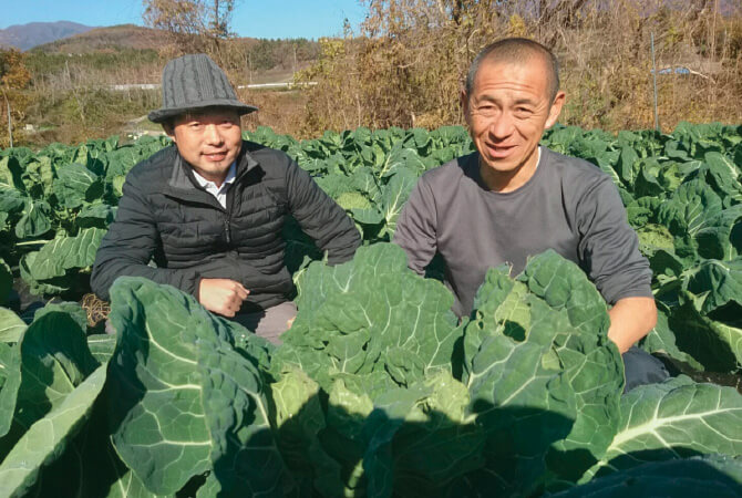 芽キャベツん生産者、群馬県昭和村 野菜くらぶ 安達浩さん（左）と小林正弘さん（右）