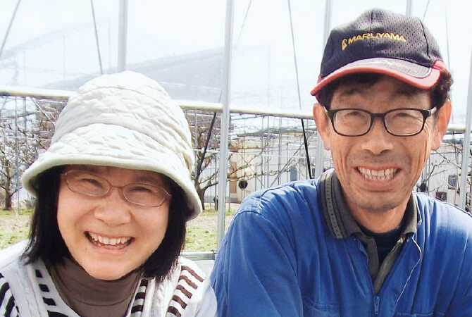 おかひじき生産者、山形県高畠町 おきたま興農舎 渡部隆夫さん（右）・清美さん（左）ご夫妻