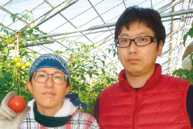 トマト生産者、群馬県吉岡町　栗田和巳さん（右）・友香さん（左）