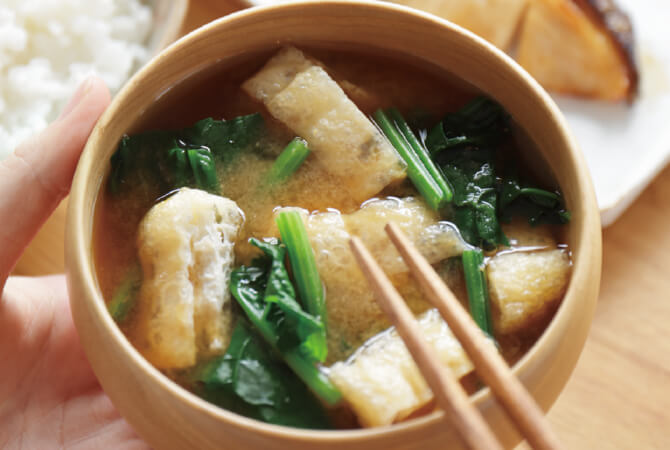 ほうれんそうと油揚げの味噌汁