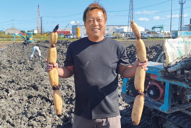 鳴門コウノトリれんこんの生産者、鳴門アスリートフーズ 本田幸士さん(徳島県鳴門市)